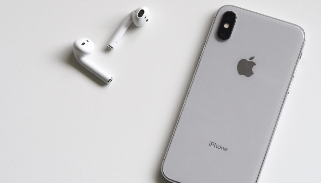 أكثر مشاكل AirPods شيوعًا وكيفية إصلاحها